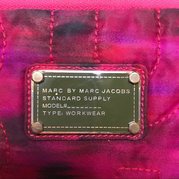 Marc by Marc Jacobs laptop case. - Picture 2 of 4